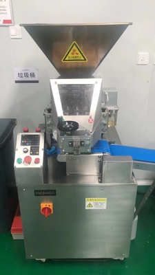 Eficiência Máquina automática de arredondamento de massa de cone 8000pcs/hora com 0,4KW de potência