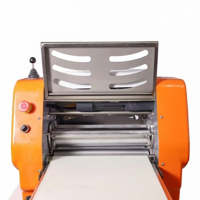 Máquina de prensagem de massa de rolo de 370 mm para restaurante 1a fase 0,4 kW Potência 2,5 kg Peso de rolagem