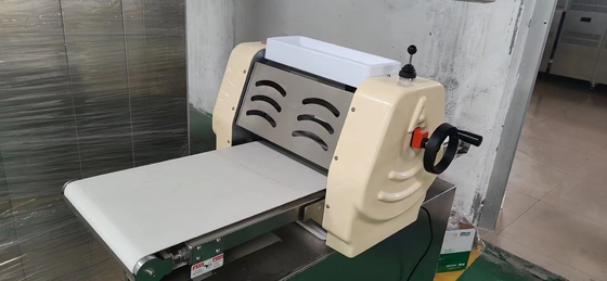 Lata pesada de massa de restaurante com rolo de 370 mm e capacidade de peso de 80 kg