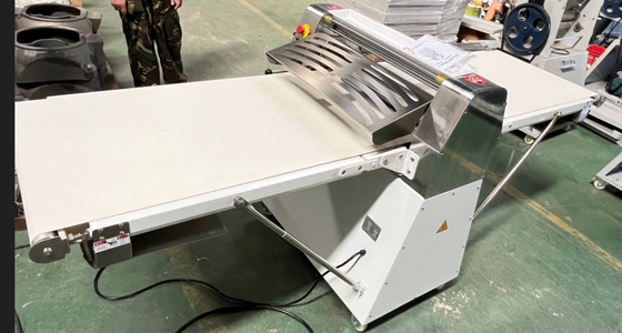Máquina de prensagem de massa potente 6,5 kg Peso máximo de massa 220V Equipamento de cozinha de cozinha