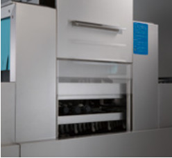 Potente máquina de lavar louça de tipo de voo de aço inoxidável SS304 de 6,7 kW com características de segurança aprimoradas